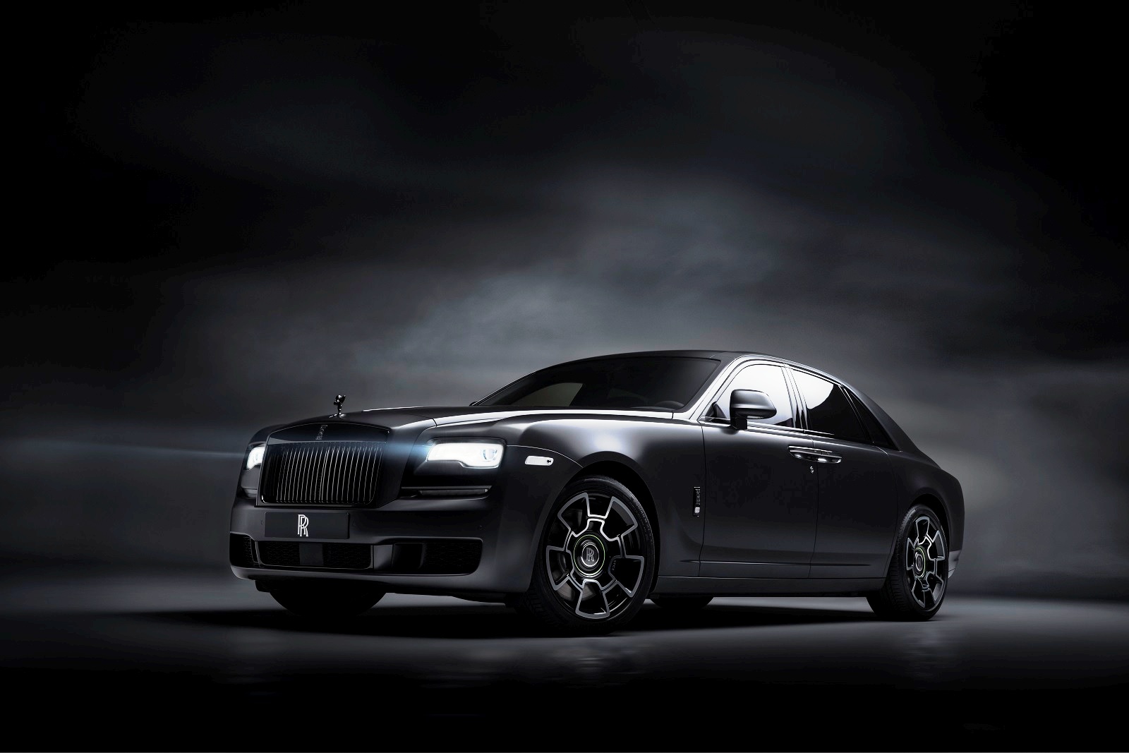 Wraith Ghost Riley 2019 - ROLLS-ROYCE WRAITH & GHOST BLACK BADGE EDITION | Fabricante ...