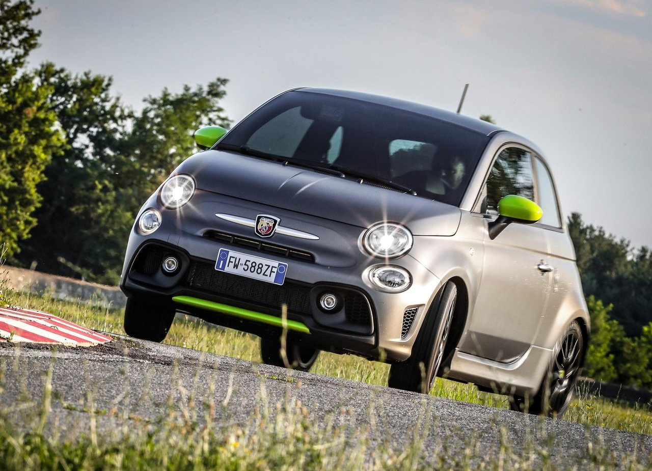 2020 - FIAT 595 ABARTH PISTA | Fabricante FIAT | PlanetCarsZ