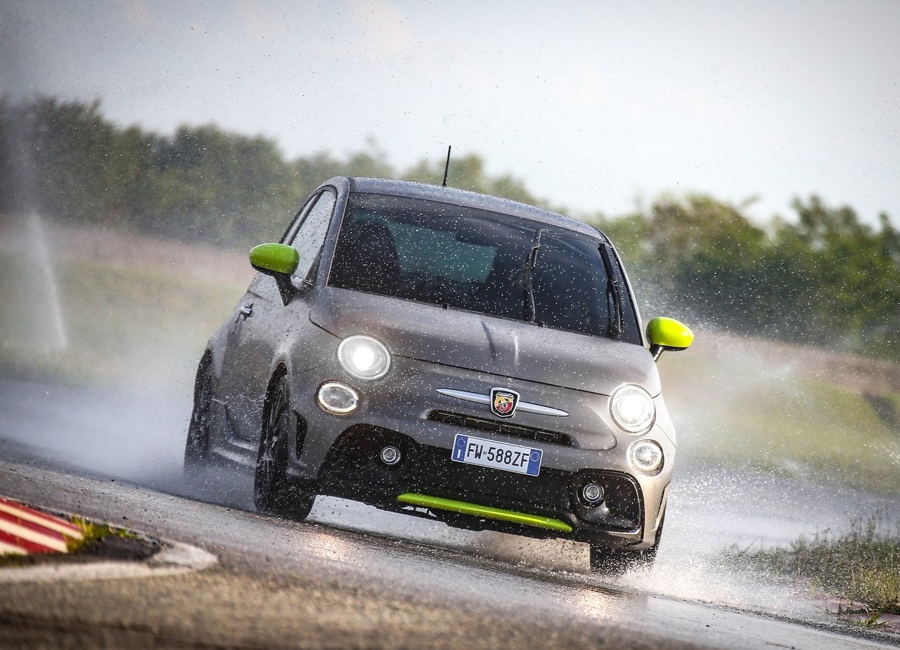 2020 - FIAT 595 ABARTH PISTA | Fabricante FIAT | PlanetCarsZ