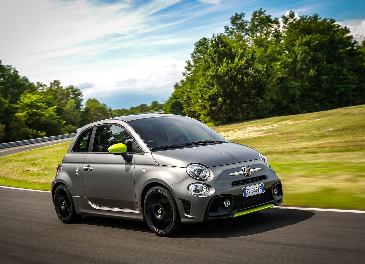 2020 - FIAT 595 ABARTH PISTA | Fabricante FIAT | PlanetCarsZ