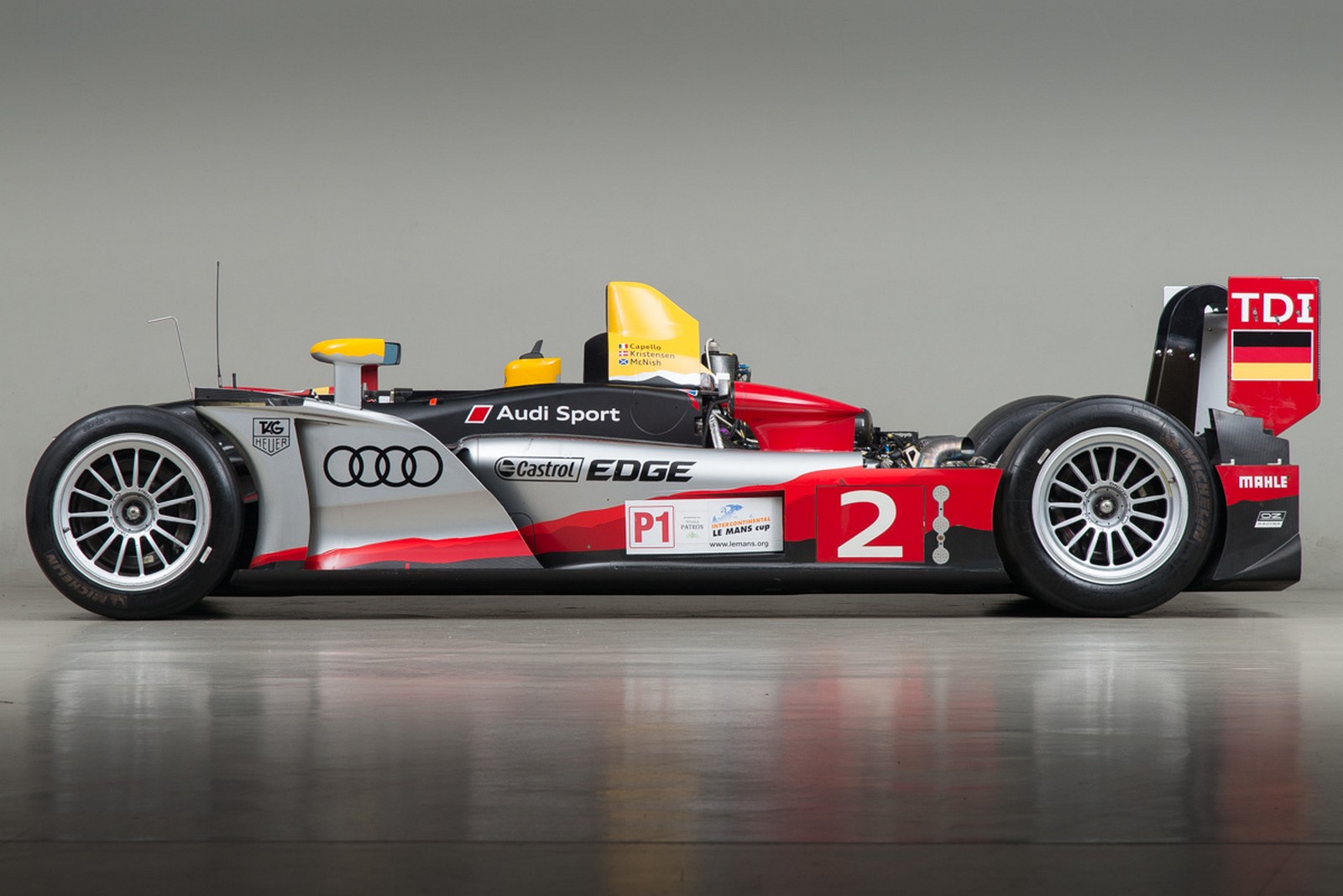 2009 - AUDI R15 TDI | Fabricante AUDI | PlanetCarsZ