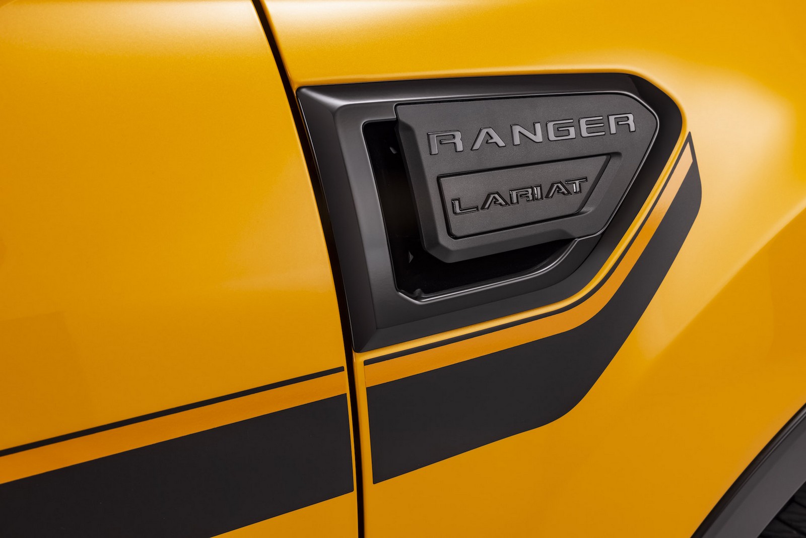 FORD RANGER SPLASH EDITION: UM ACENO À PICK-UP DOS ANOS 90 | PlanetCarsZ