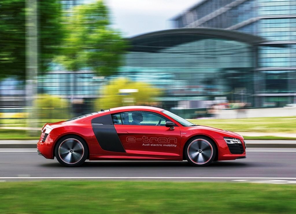 2013 - AUDI R8 E-TRON | Fabricante AUDI | PlanetCarsZ