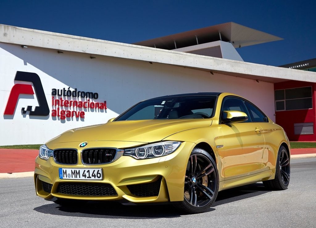 BMW M4 COUPE