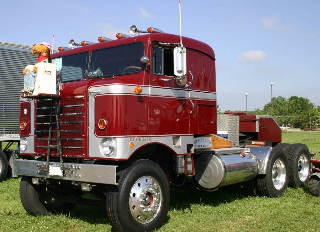 KENWORTH COE TRUCK