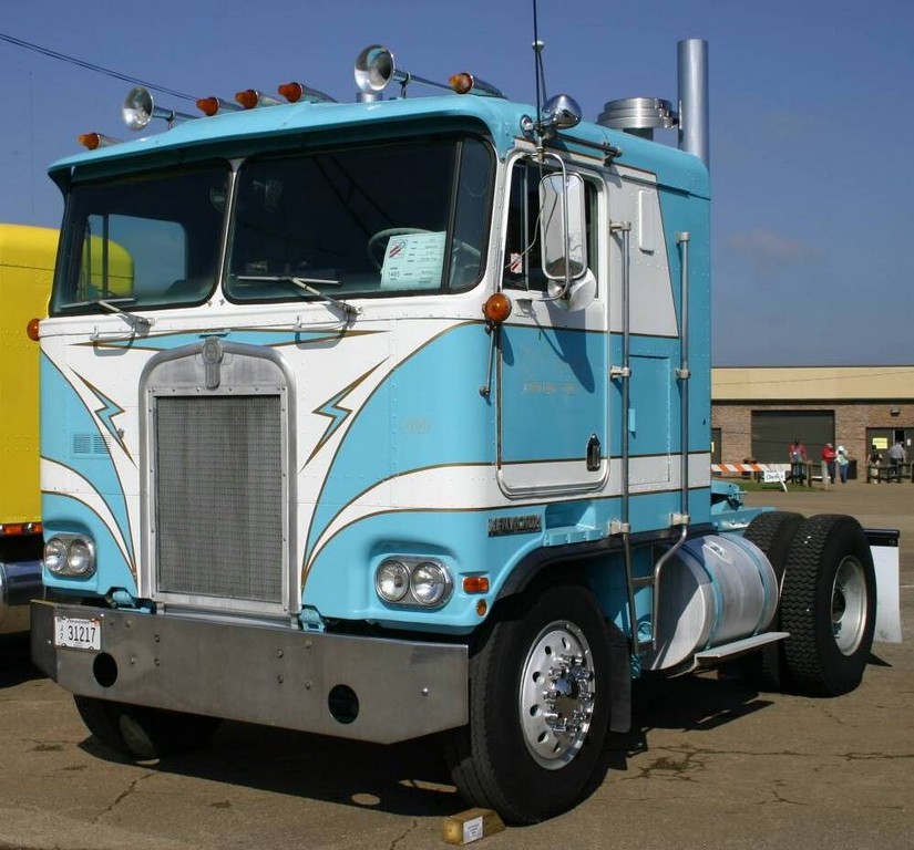 KENWORTH K100 COE TRUCK