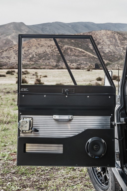 1995 - LAND ROVER DEFENDER 90 BY ICON | Fabricante LAND ROVER | PlanetCarsZ
