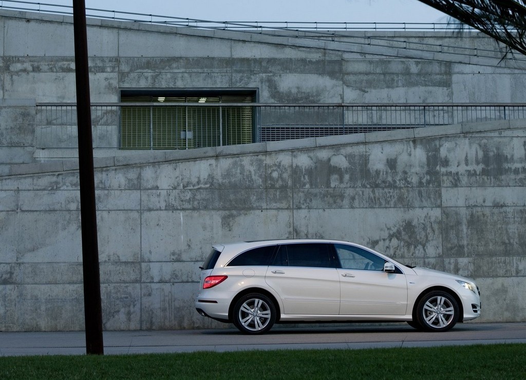 2010 - MERCEDES-BENZ R CLASS | Fabricante MERCEDES-BENZ | PlanetCarsZ