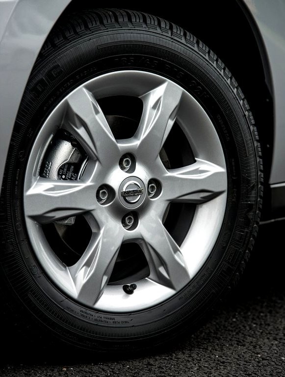2013 - NISSAN ALMERA | Fabricante NISSAN | PlanetCarsZ