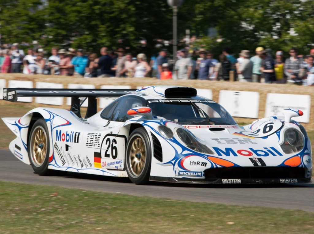 PORSCHE 911 GT1