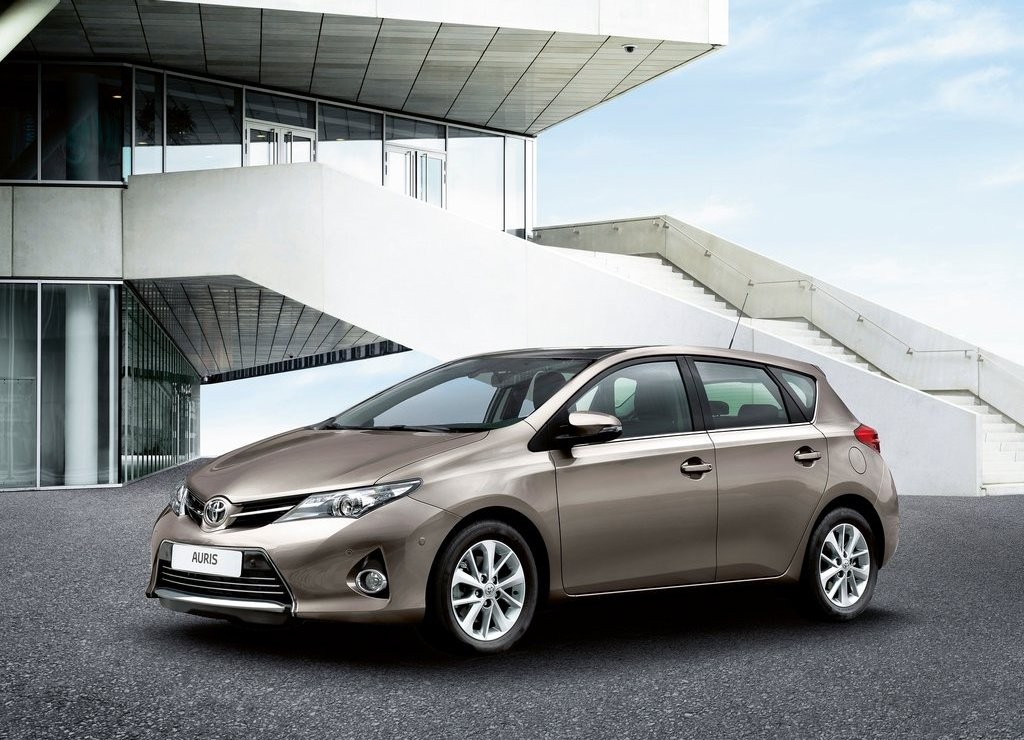 TOYOTA AURIS