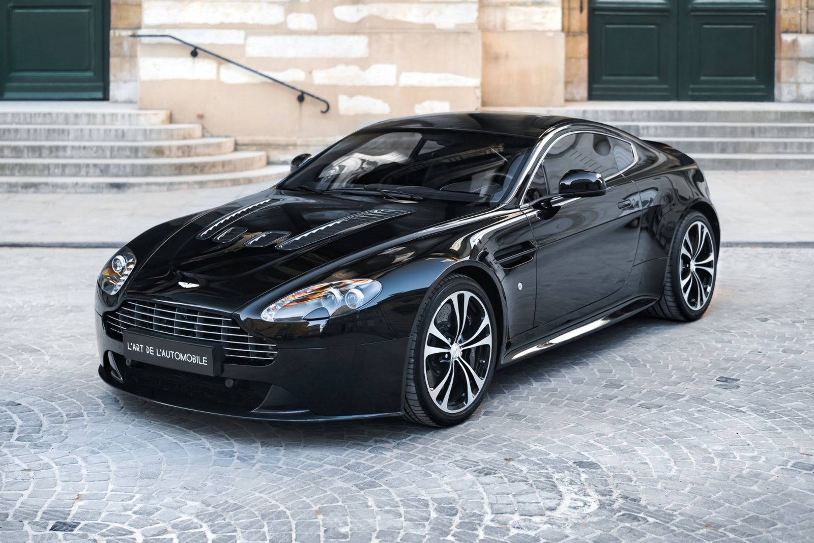 ASTON MARTIN V12 VANTAGE CARBON BLACK EDITION