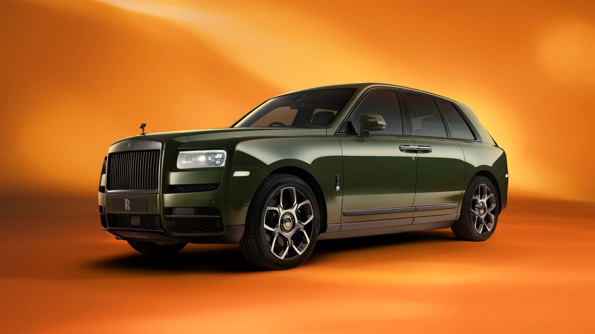 ROLLS-ROYCE CULLINAN BLACK BADGE INSPIRED BY FASHION: 8 EXEMPLARES DEDICADOS À ALTA COSTURA