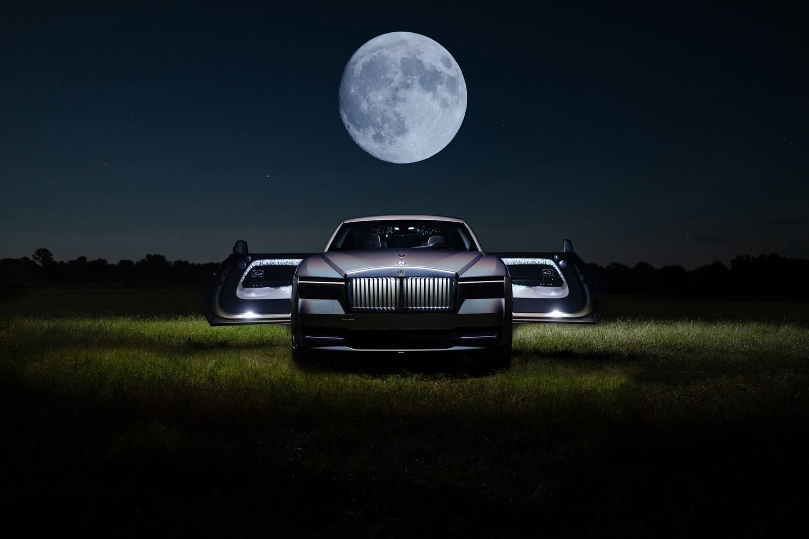 ROLLS-ROYCE APRESENTA O SPECTRE LUNAFLAIR: UMA EXPRESSÃO ENCANTADORA DA CAPACIDADE DA DIVISÃO BESPOKE