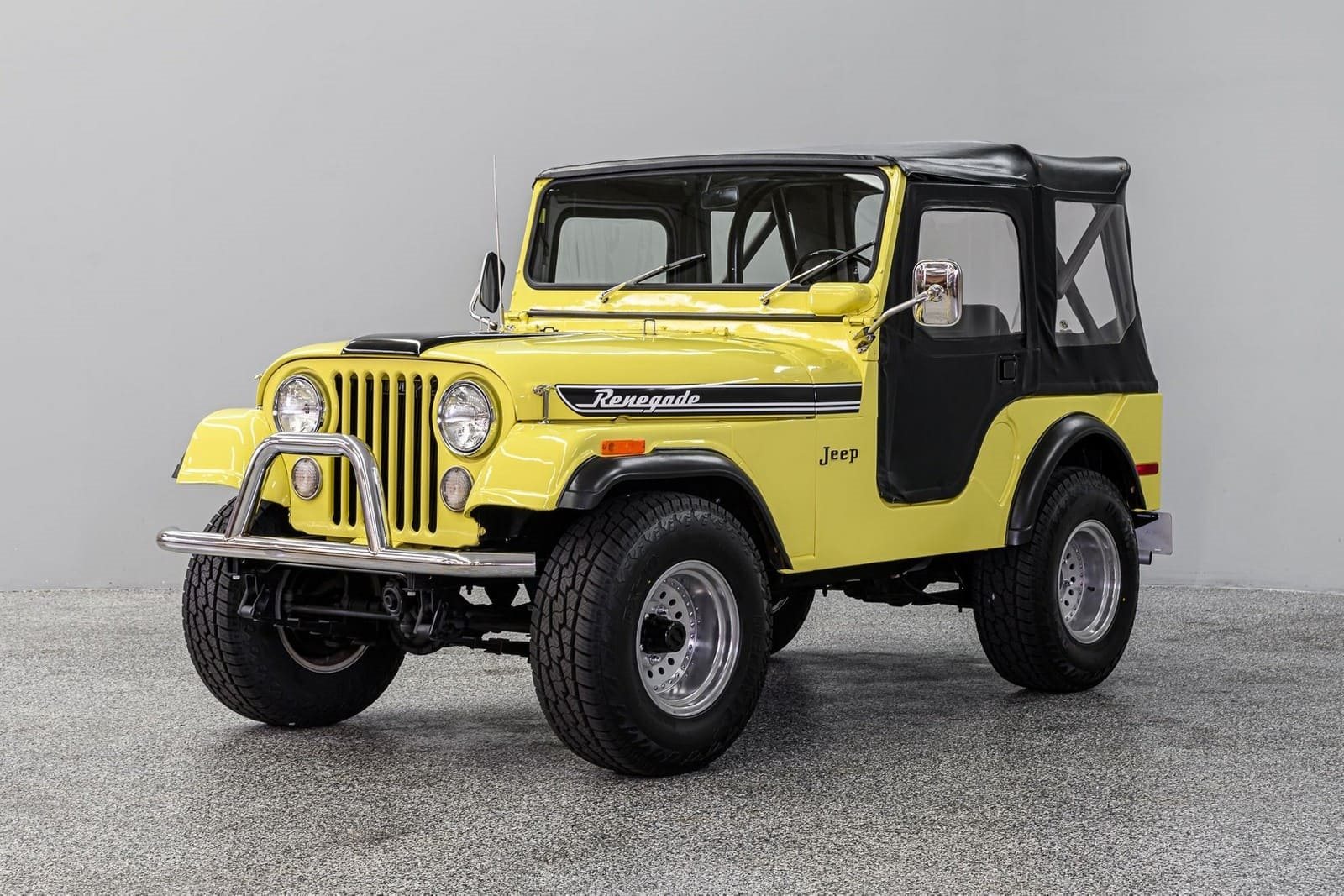 JEEP CJ-5 RENEGADE (1973): O PEQUENO 4X4 QUE DESCOBRIU O LADO ESPORTIVO DA AVENTURA