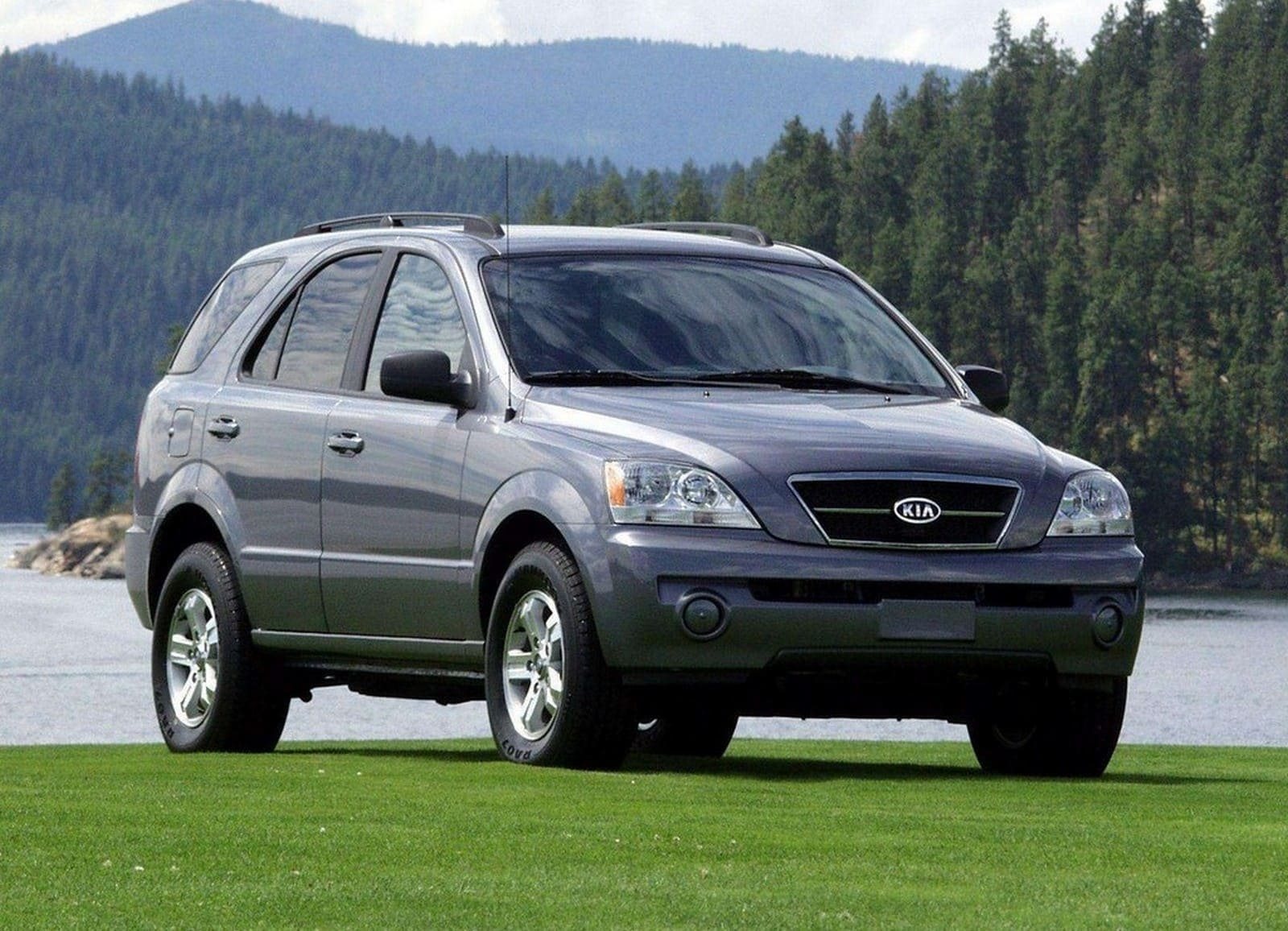 KIA SORENTO (2003): QUANDO A MARCA COREANA DECIDIU ENCARAR O MUNDO DOS GRANDES SUVS