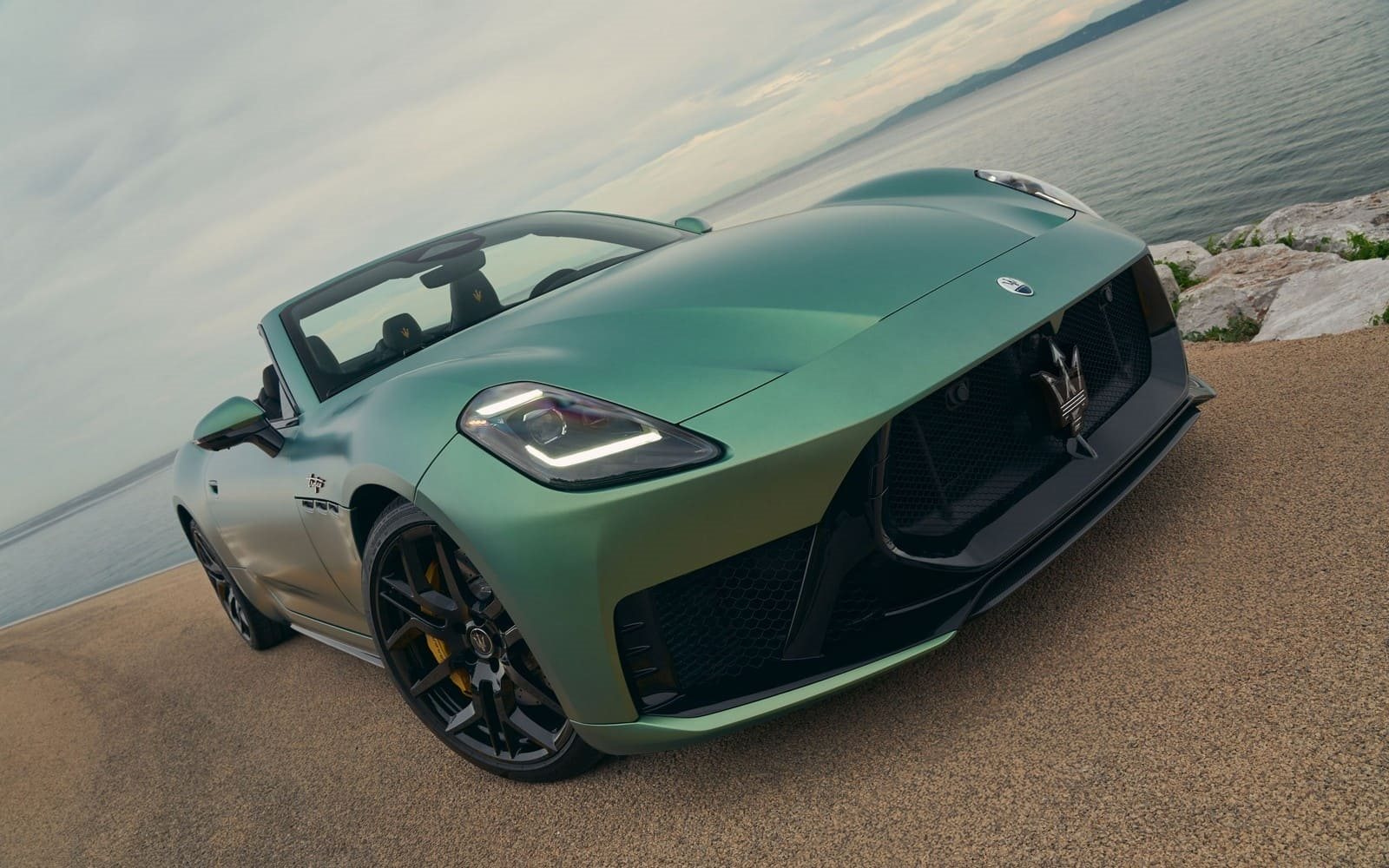MASERATI GRANCABRIO (2027): A ARTE ITALIANA DE VIAJAR COM O CÉU COMO TETO