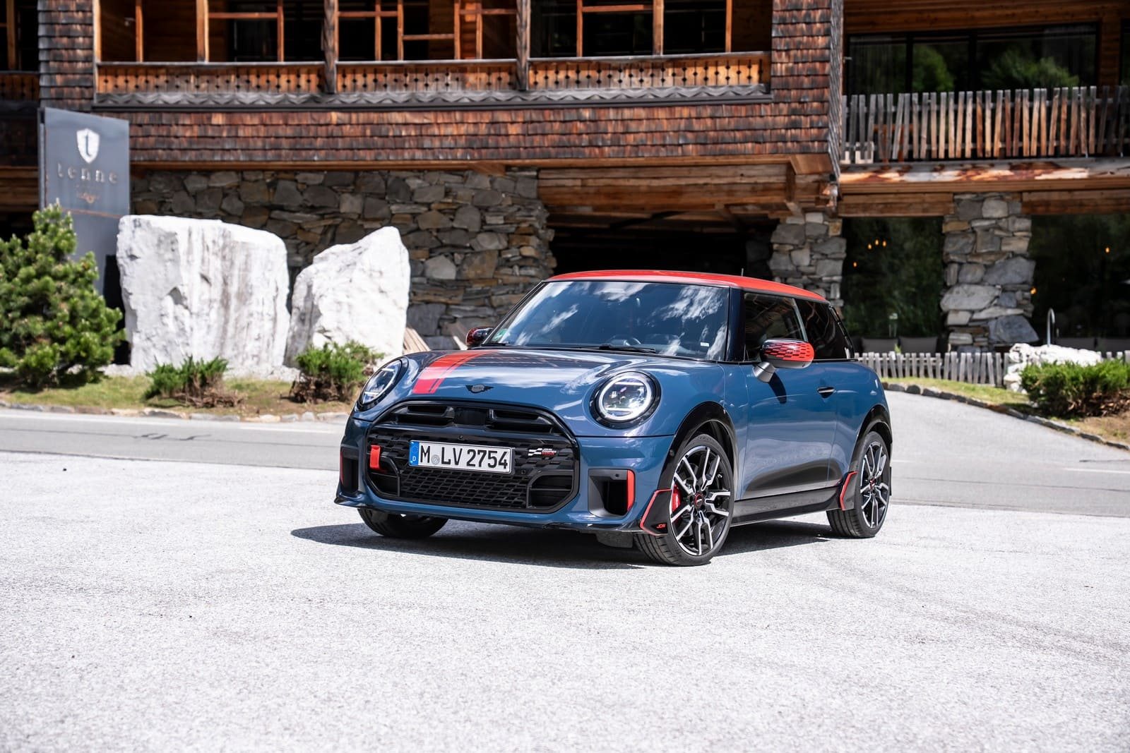 Mini John Cooper Works With Genuine Accessories (2026): O Pequeno Inglês Veste As Cores Do Automobilismo