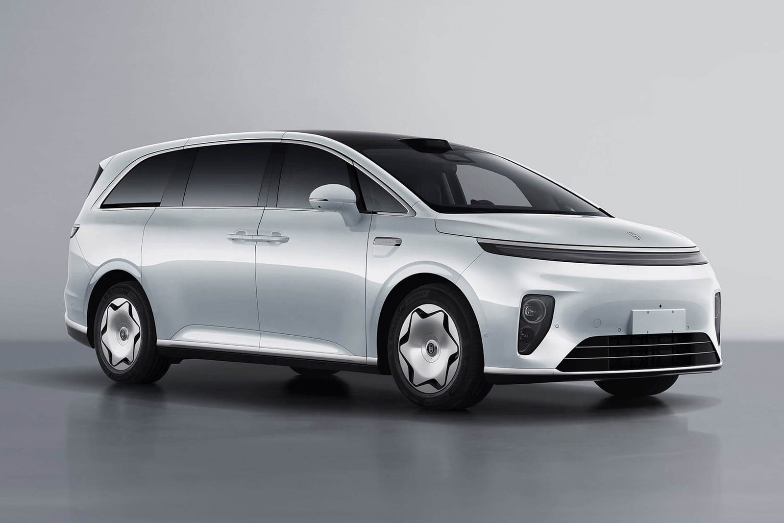 Stelato V8 (2026): O Luxo Inteligente Ganha Uma Nova Forma Na China