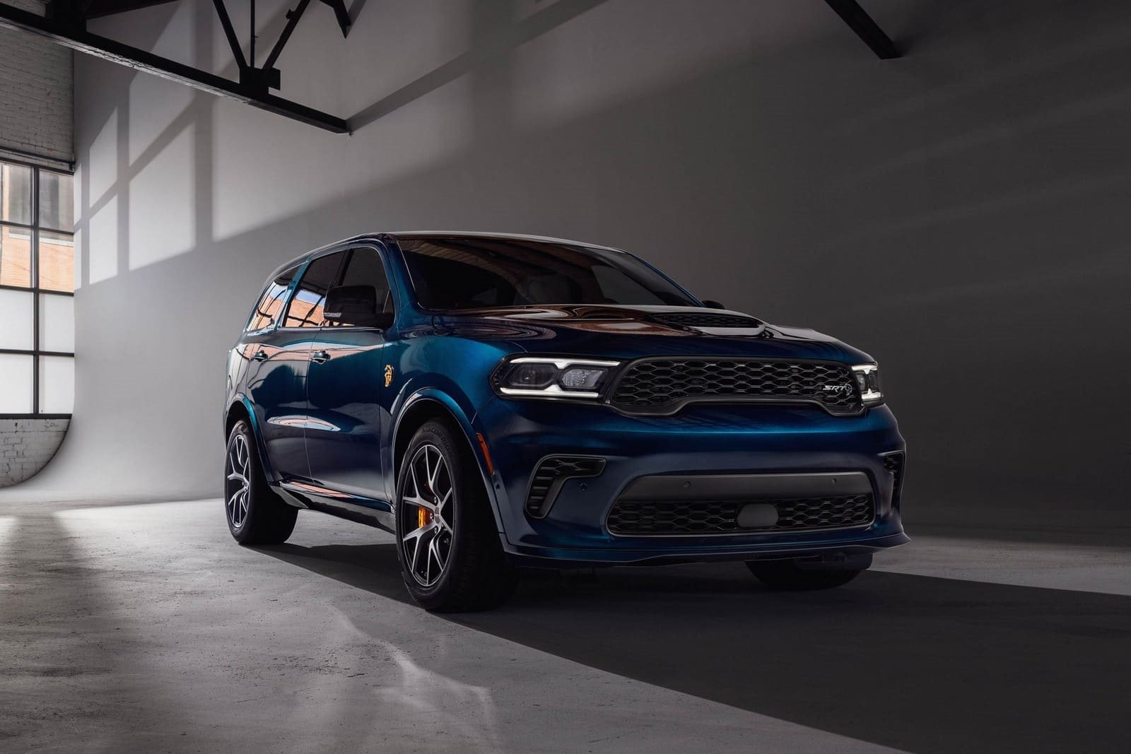 DODGE DURANGO AFTER DARK (2027): A NOITE CAI SOBRE O ÚLTIMO GRANDE MUSCLE SUV AMERICANO