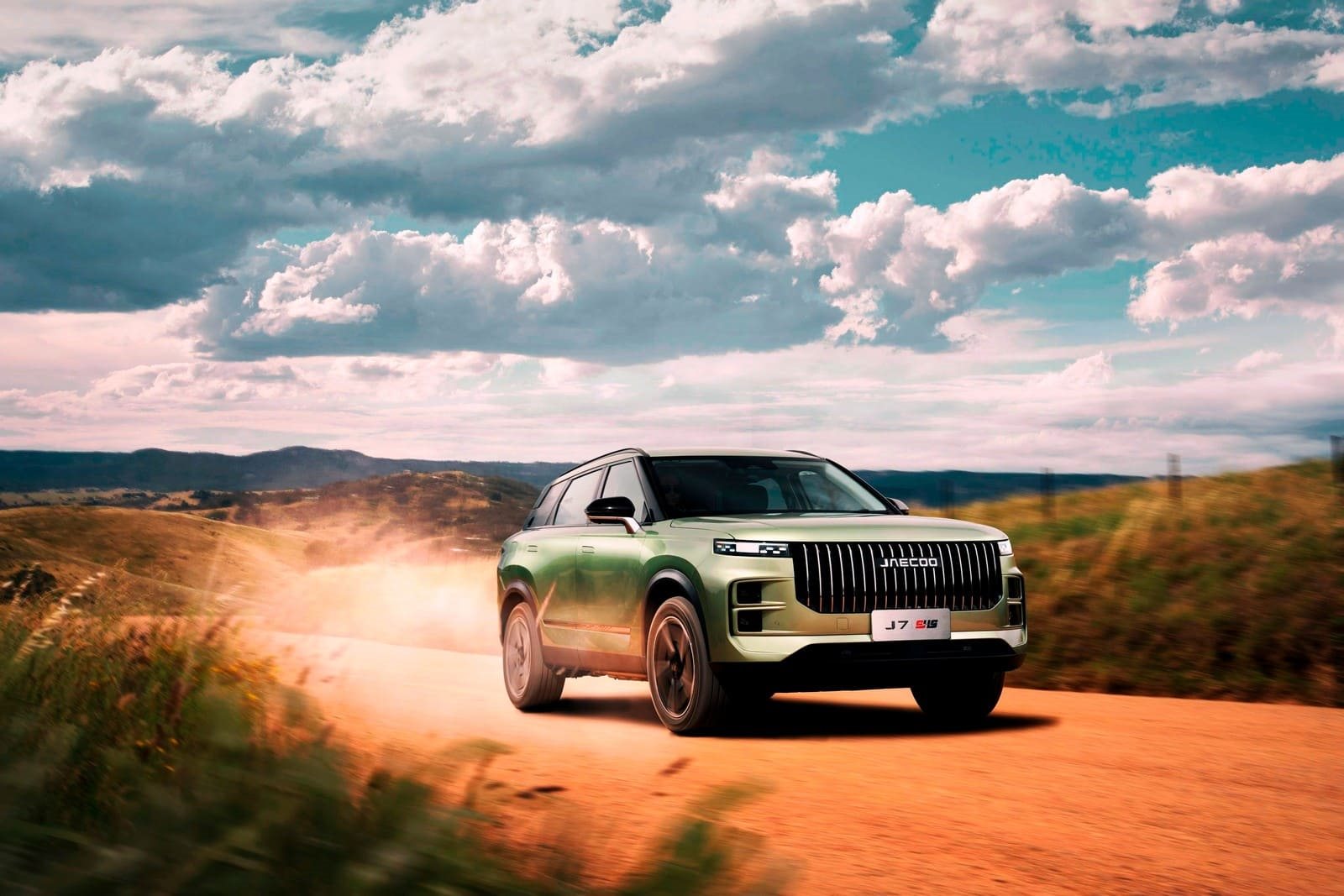 JAECOO J7 (2027): O SUV CHINÊS QUE TRANSFORMOU REQUINTE EM ESTRATÉGIA GLOBAL