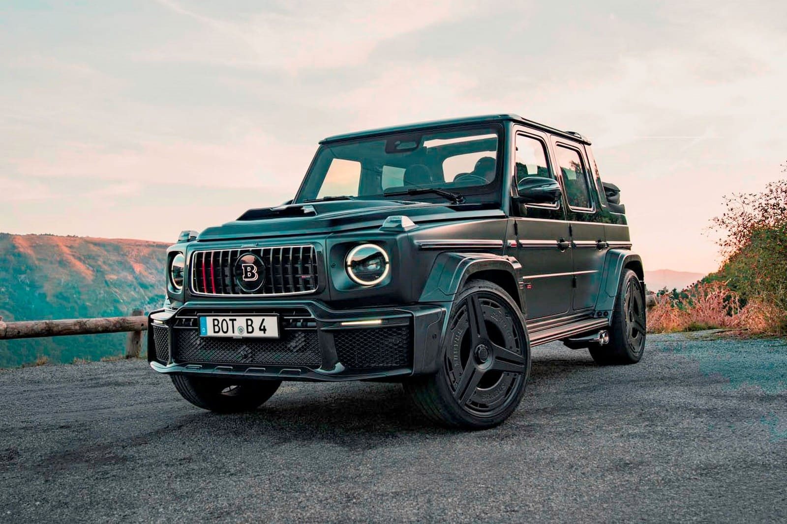 BRABUS 900 ROCKET EDITION CABRIO (2027): O MERCEDES-AMG G 63 PERDE O TETO E GANHA 900 CV