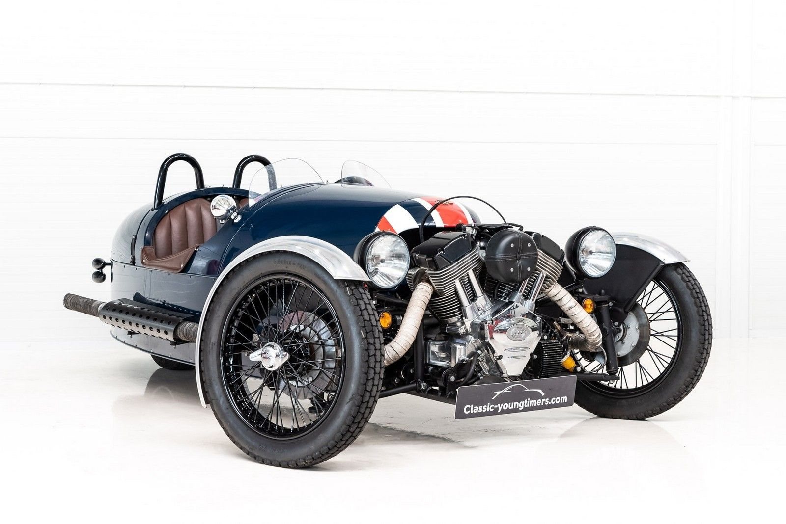 MORGAN 3-WHEELER: O RETORNO DE UMA LENDA BRITÂNICA COM ALMA DE MOTOCICLETA E CORPO DE AVIÃO