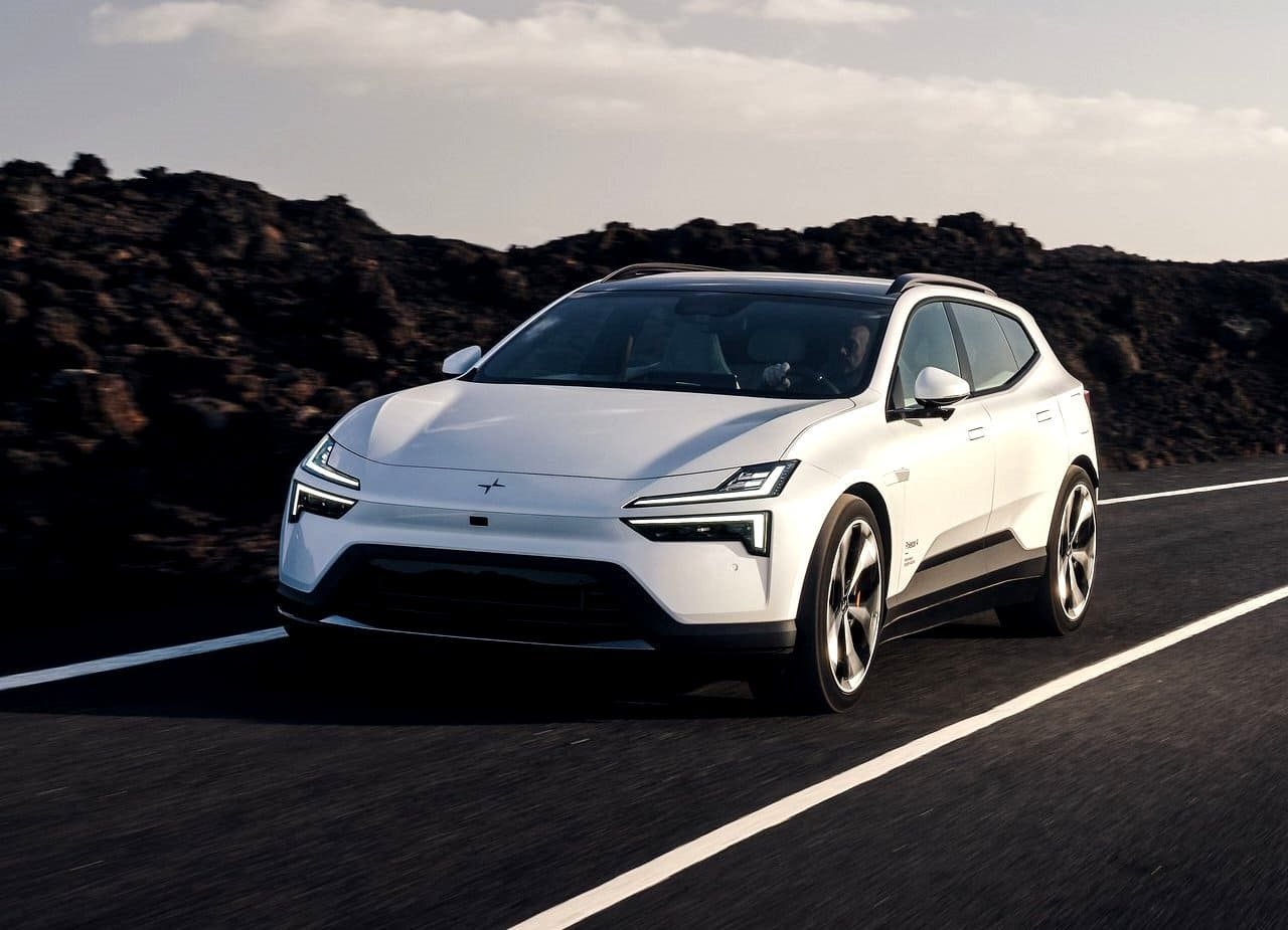 POLESTAR 4 SUV (2027): A POLÊMICA TRASEIRA GANHA UMA DOSE DE PRATICIDADE