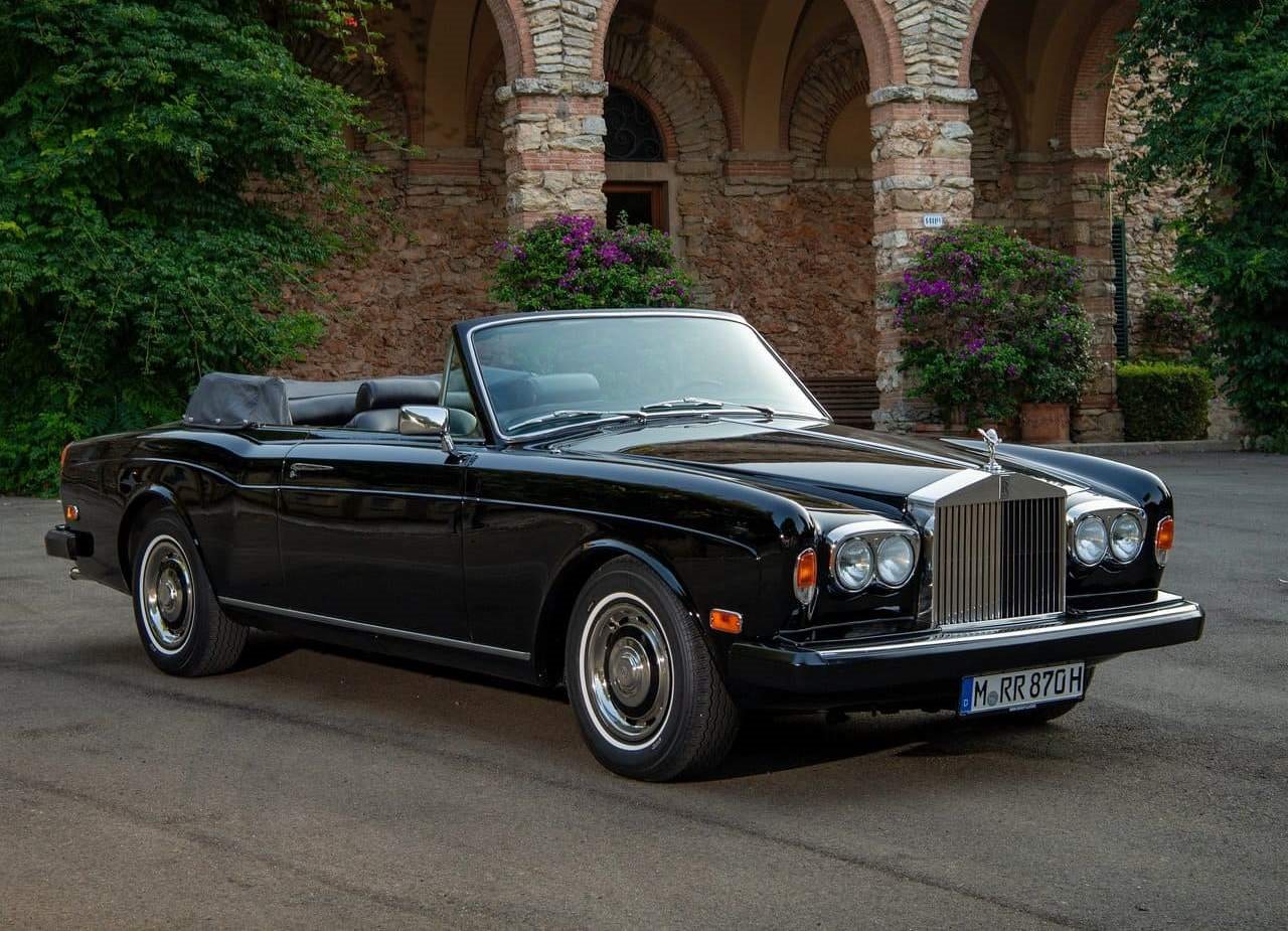 ROLLS-ROYCE CORNICHE (1980): A ELEGÂNCIA BRITÂNICA QUE TRANSFORMOU O LUXO EM ARTE