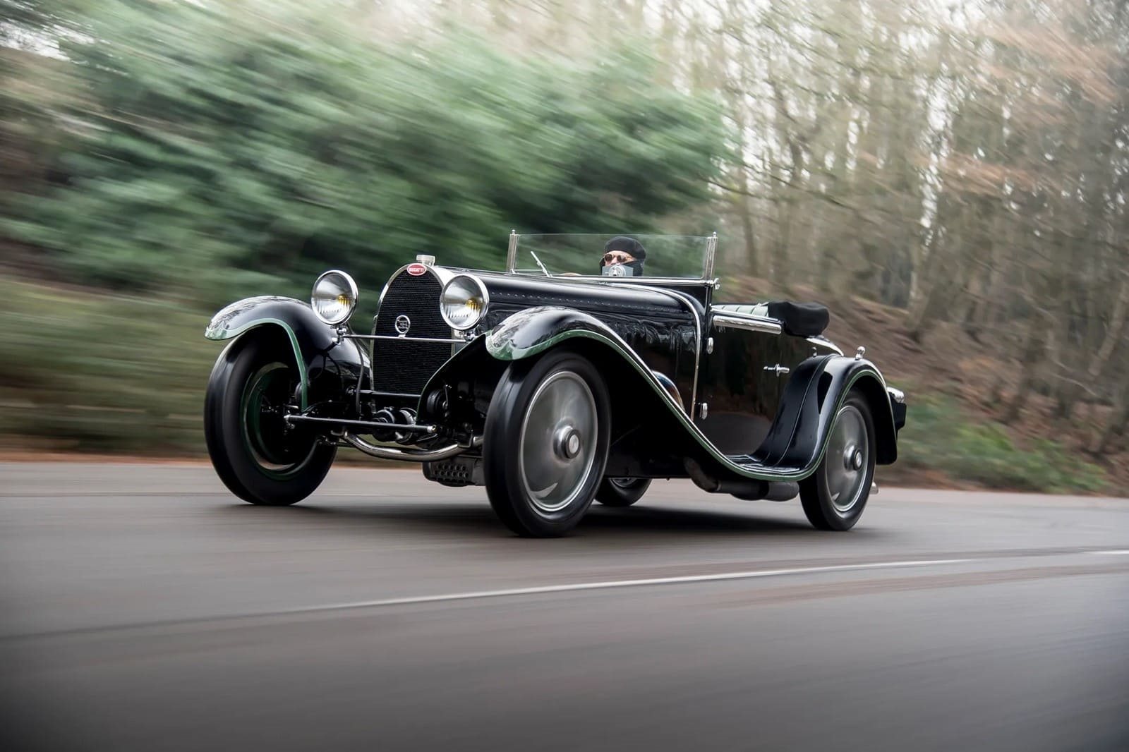 BUGATTI TYPE 55 BILLETER & CARTIER CABRIOLET (1932): A RARA ELEGÂNCIA FRANCESA SOBRE UM CORAÇÃO DE GRAND PRIX