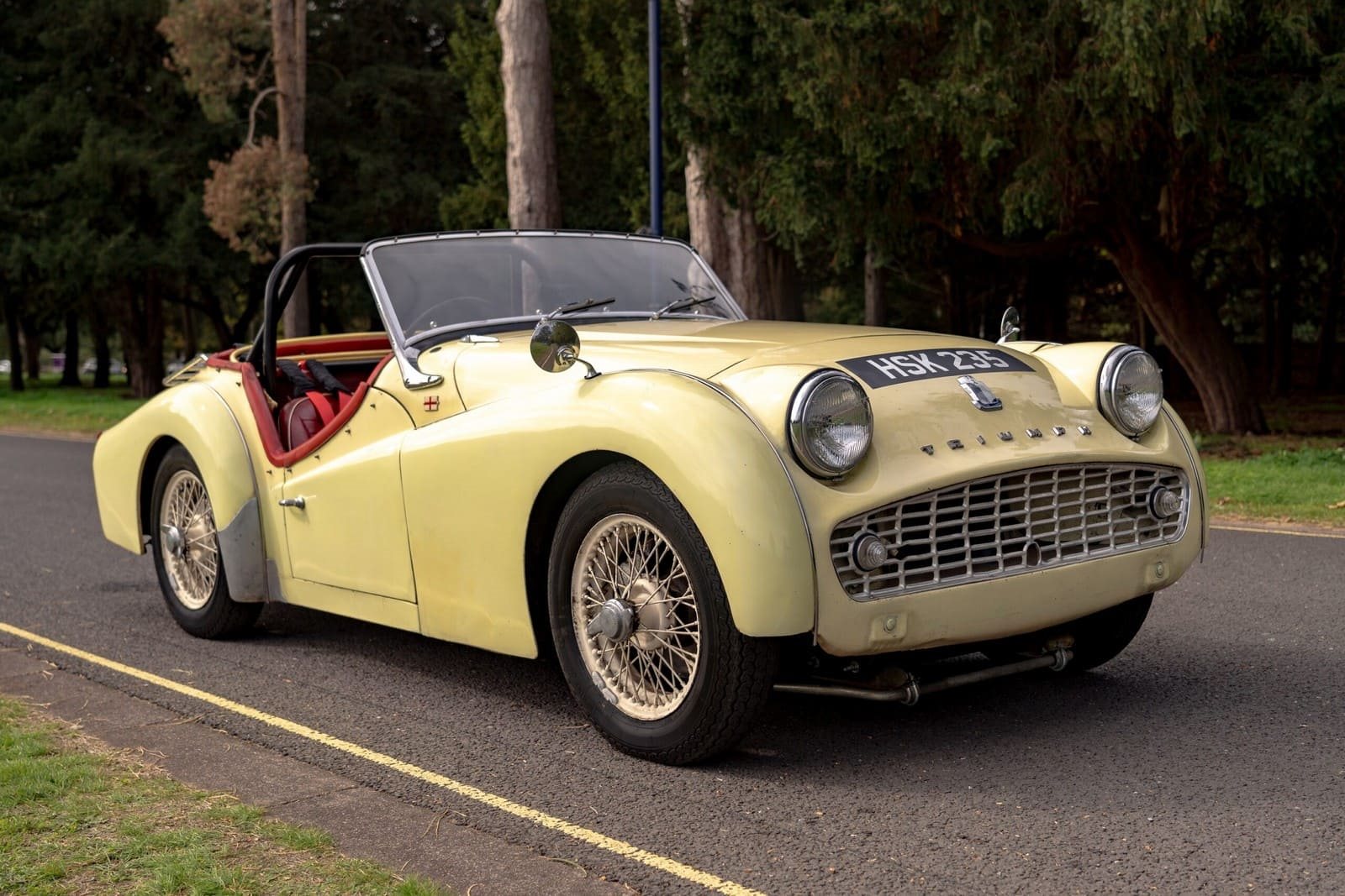 TRIUMPH TR3A (1959): O ROADSTER BRITÂNICO QUE CONQUISTOU AS ESTRADAS E OS CORAÇÕES AMERICANOS